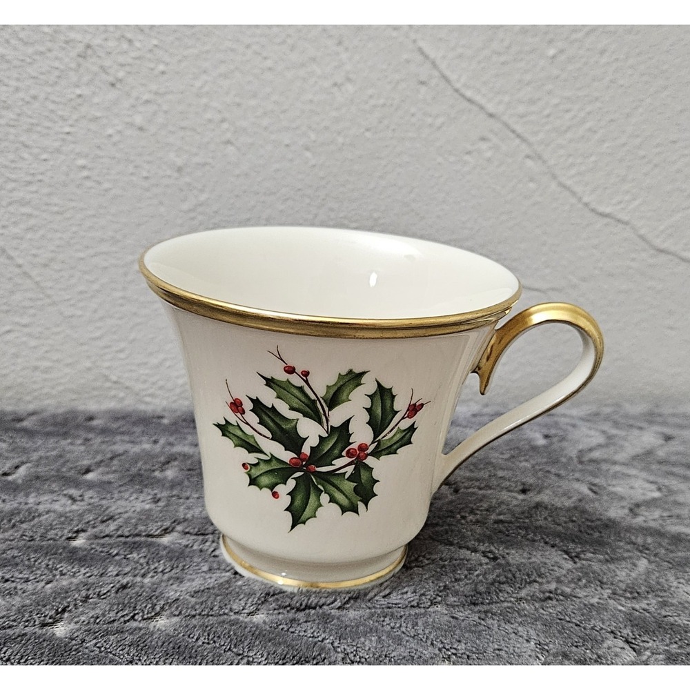 Lenox Holiday Footed Tea‎ Cup Mug Christmas Bone China with Holly Pattern